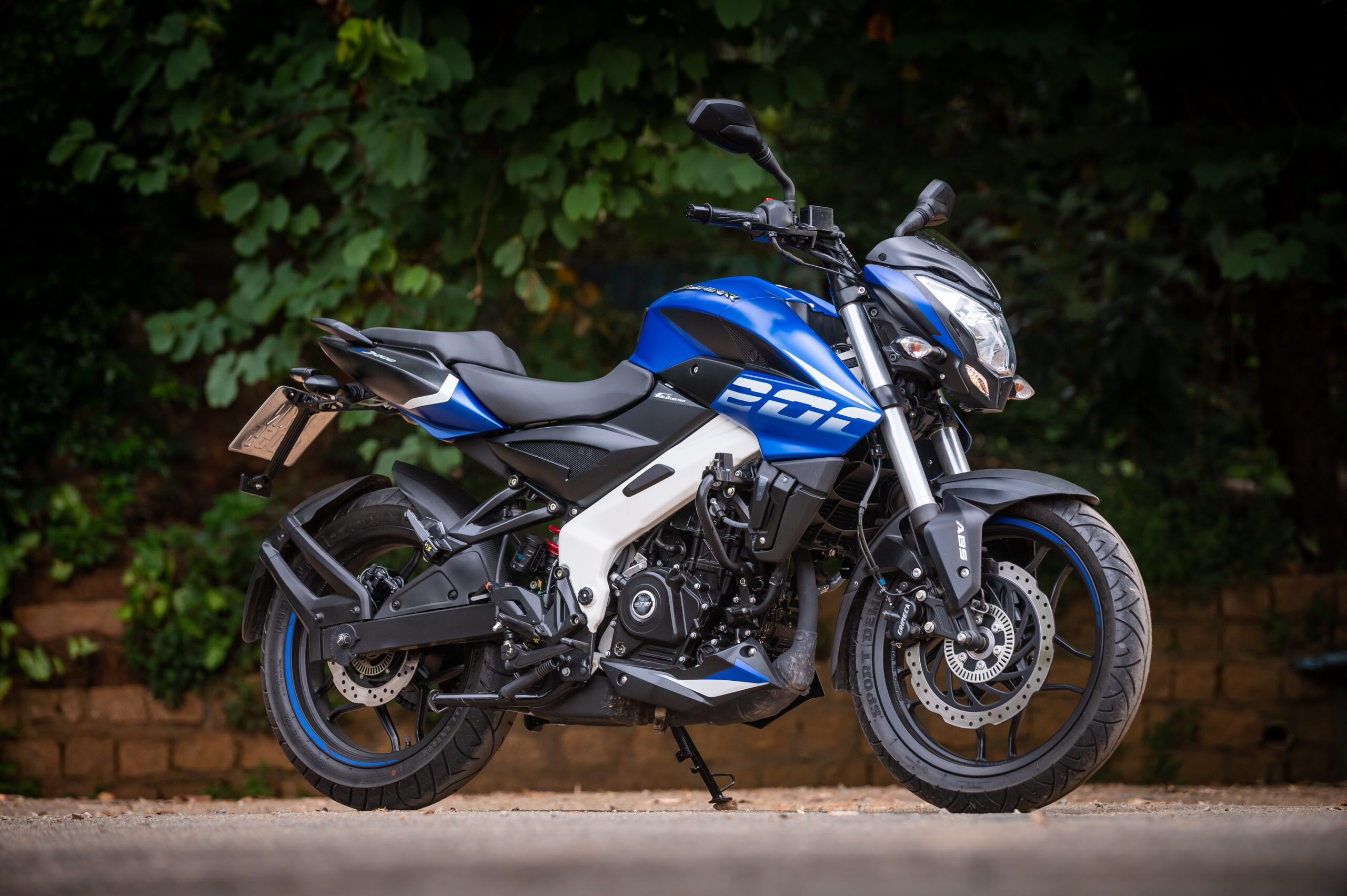 Bajaj dominar 2024 200